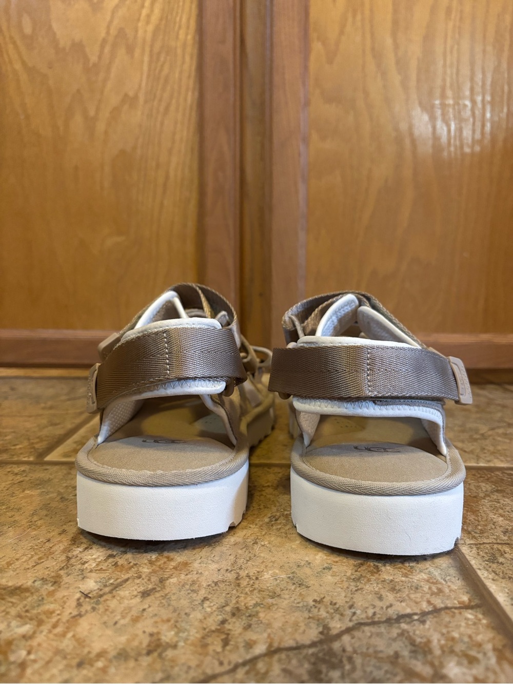 NWOT UGG men’s Goldencoast Multistrap sandals sz 10 - Picture 4 of 7